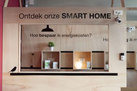 vooraanzicht houten huis smarthome